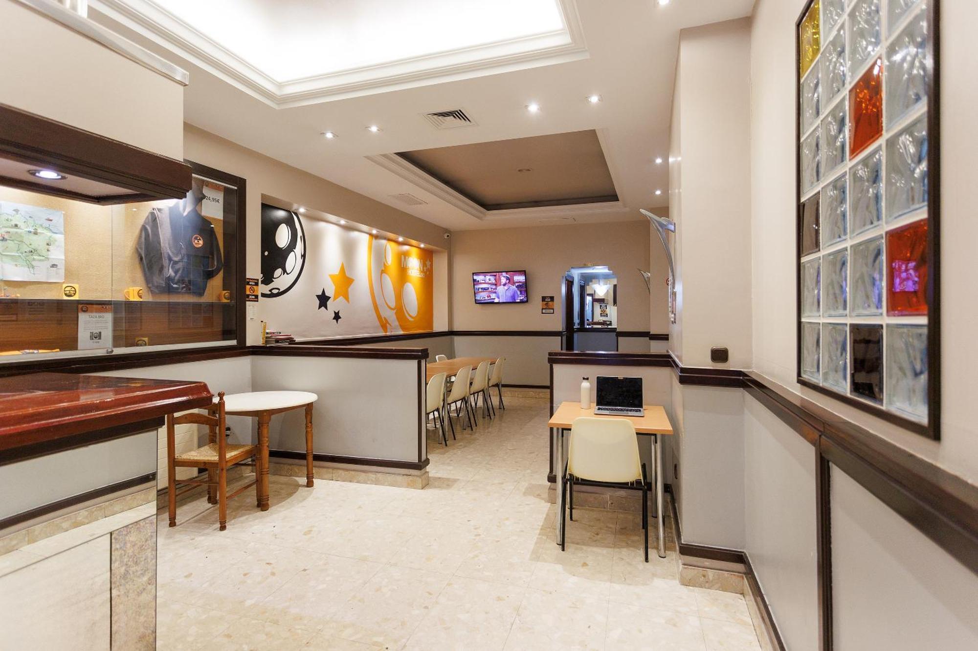 Moon Hostel Bio Bilbao Bagian luar foto