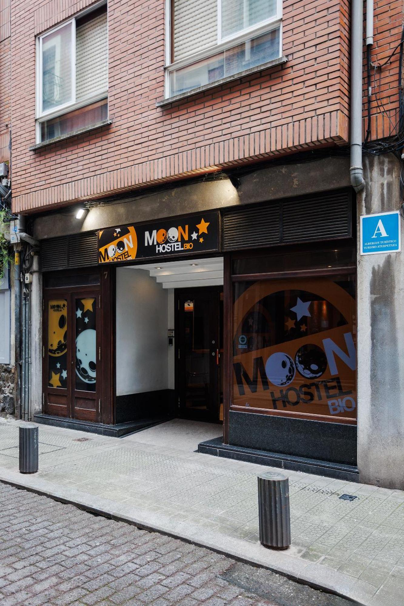 Moon Hostel Bio Bilbao Bagian luar foto